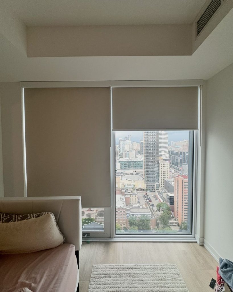 Đối với những ai yêu thích sự gọn gàng, rèm cuốn chính là lựa chọn số một